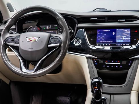 Used 2022 Cadillac XT6 Premium Luxury AWD/4WD image 17