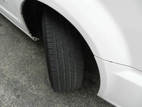 Used 2014 Chrysler Town & Country Touring image 22