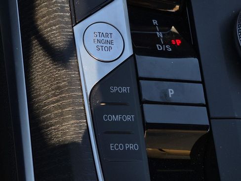 Certified 2025 BMW 230i Coupe w/ Convenience Package image 21