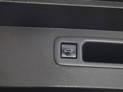 Used 2021 Toyota Highlander XLE image 20