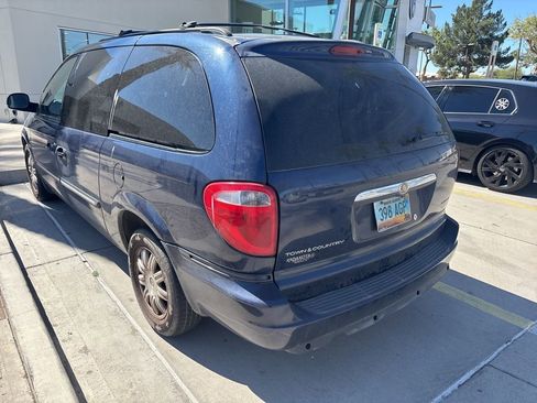 Used 2006 Chrysler Town & Country Touring image 13