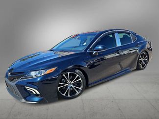 Used 2018 Toyota Camry SE image 1