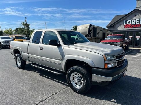 Used 2006 Chevrolet Silverado 2500 LT w/ Skid Plate Package AWD/4WD image 1
