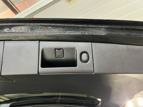 Used 2020 Chevrolet Suburban LT image 18