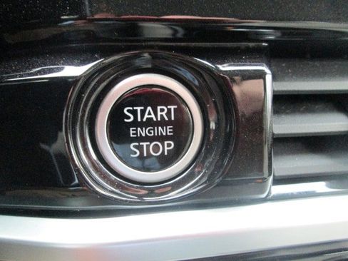 Used 2022 Nissan Pathfinder SV image 22