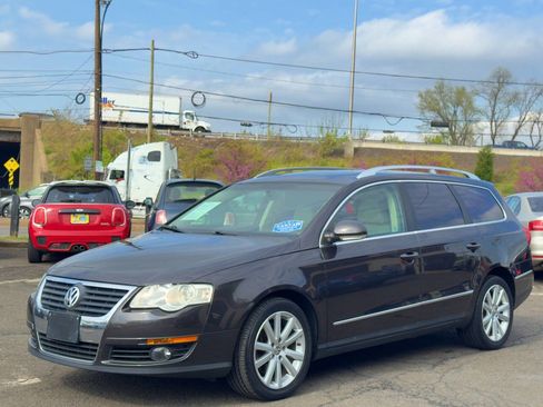 Used 2010 Volkswagen Passat Komfort FWD image 2