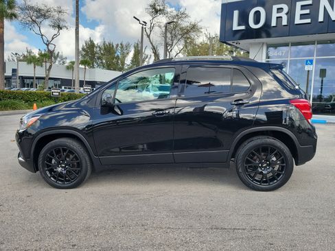 Used 2022 Chevrolet Trax LT w/ Midnight Edition image 8