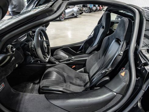Used 2018 McLaren 720S Performance image 16
