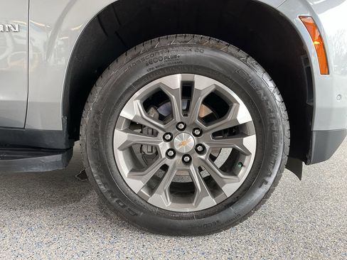 Used 2025 Chevrolet Suburban LT w/ Comfort Package image 36