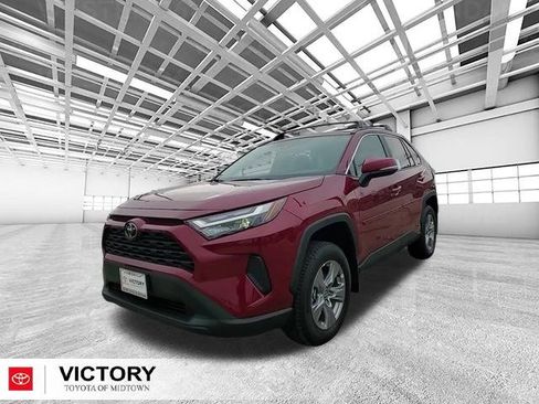 Used 2025 Toyota RAV4 XLE w/ Convenience Package image 7