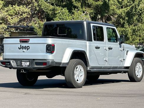 Used 2023 Jeep Gladiator Sport AWD/4WD image 4