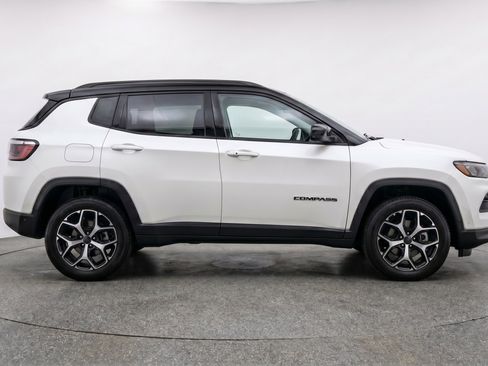 Used 2025 Jeep Compass Limited AWD/4WD image 11