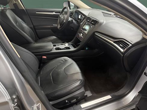 Used 2020 Ford Fusion Titanium image 14