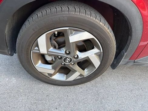 Certified 2024 Hyundai Venue SEL FWD image 7