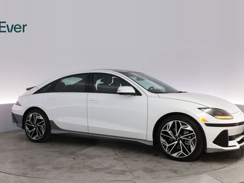 Used 2024 Hyundai Ioniq 6 Limited image 14