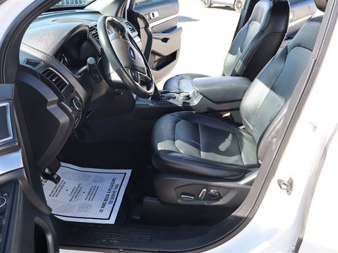 Used 2018 Ford Explorer XLT w/ Equipment Group 202A AWD/4WD image 14