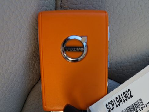 Used 2023 Volvo XC90 T8 Core image 32