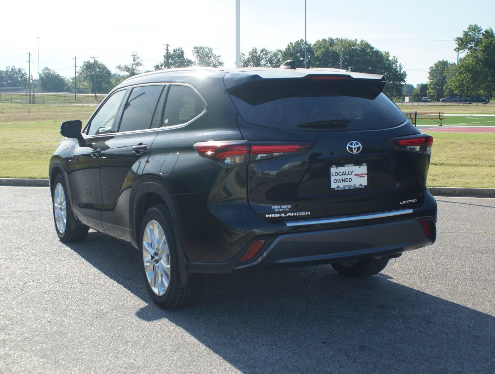 Used 2024 Toyota Highlander Limited FWD image 17