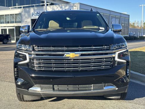 Used 2024 Chevrolet Suburban Premier w/ Advanced Technology Package image 3