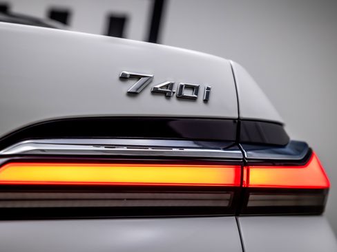 Used 2023 BMW 740i RWD image 32