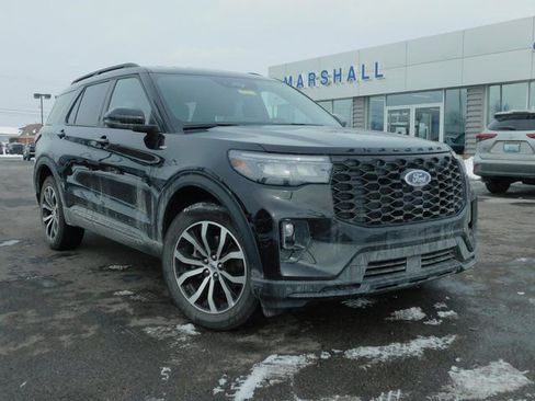 Used 2025 Ford Explorer ST-Line image 2
