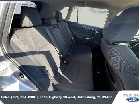 Used 2022 Toyota RAV4 LE image 20