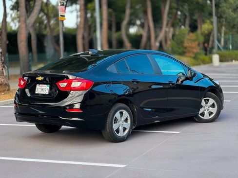 Used 2017 Chevrolet Cruze LS FWD image 6