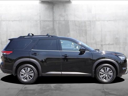 Certified 2025 Nissan Pathfinder SV w/ SV Premium Package FWD image 5