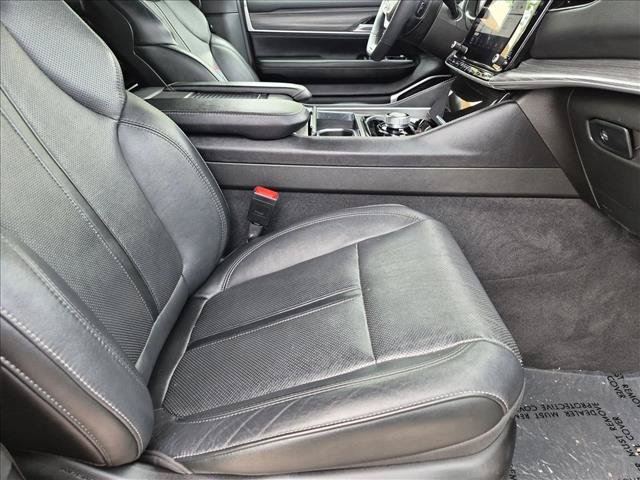 Used 2023 Jeep Wagoneer L Series II AWD/4WD image 22