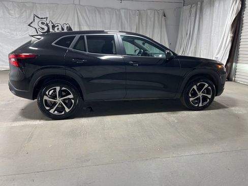 Used 2025 Chevrolet Trax RS image 8