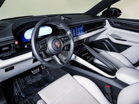 New 2025 Porsche Macan 4 Electric image 4