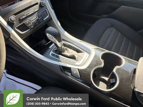 Used 2016 Ford Fusion SE image 20