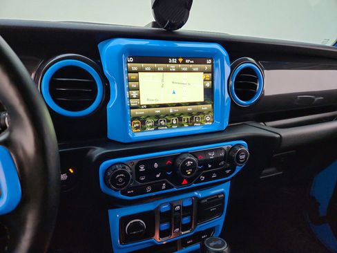 Used 2021 Jeep Wrangler Unlimited Sahara AWD/4WD image 19