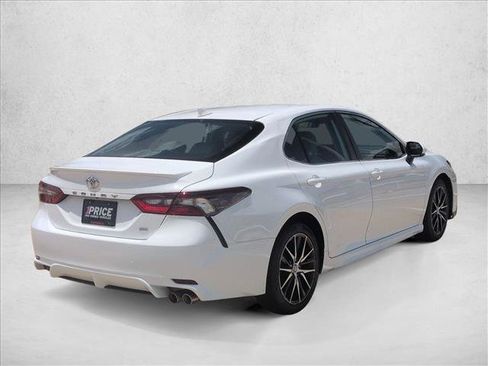 Used 2022 Toyota Camry SE FWD image 5