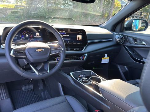 New 2026 Chevrolet Equinox LT w/ Convenience Package II image 17