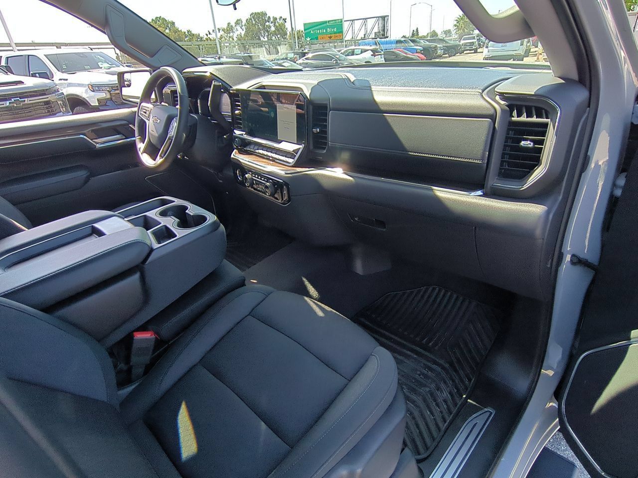 Used 2024 Chevrolet Silverado 1500 LT AWD/4WD image 28