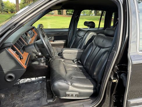 Used 1993 Lincoln Town Car Signature RWD image 27