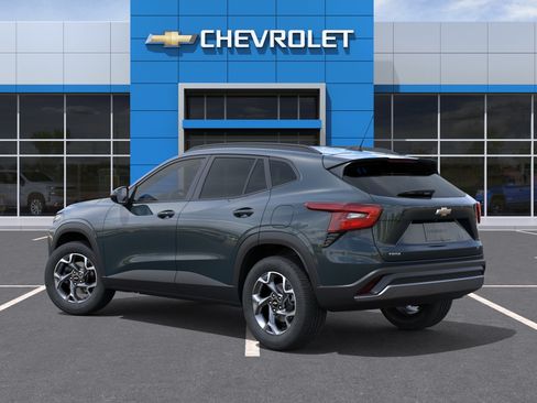 New 2026 Chevrolet Trax LT w/ Driver Confidence Package FWD image 3