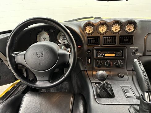 Used 2002 Dodge Viper RT/10 image 16