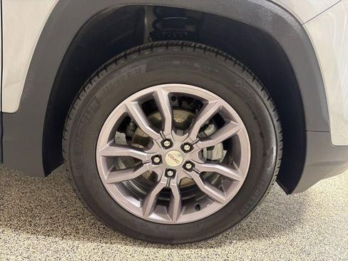 Used 2023 GMC Terrain SLT image 35