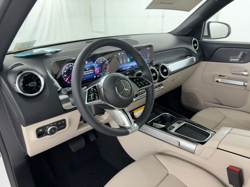 Used 2026 Mercedes-Benz GLB 250 image 4
