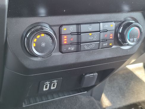 Used 2019 Ford F150 XLT w/ Equipment Group 302A Luxury AWD/4WD image 17