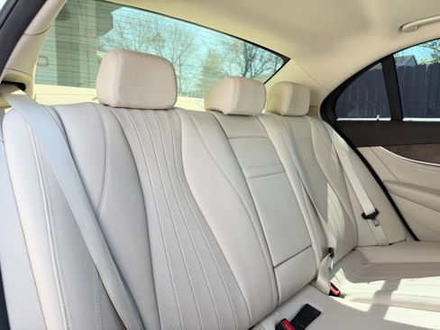 Used 2018 Mercedes-Benz E 400 4MATIC Sedan image 27