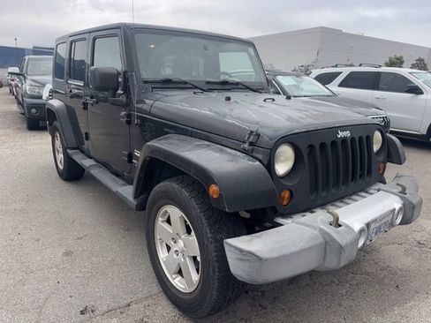 Used 2008 Jeep Wrangler Unlimited Sahara w/ Dual Top Group image 3