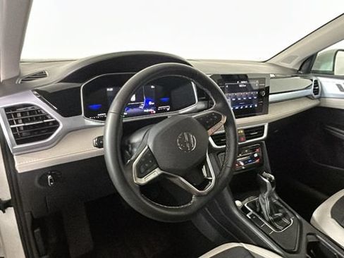 Used 2026 Volkswagen Taos SE FWD image 13