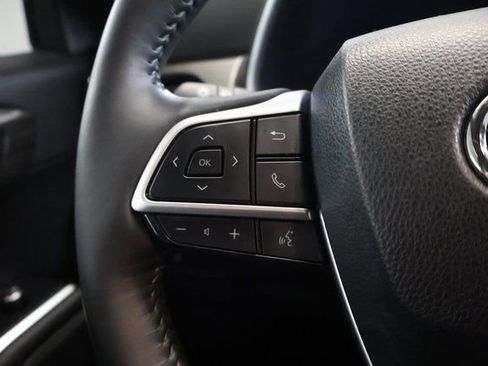 Used 2024 Toyota Highlander Limited image 20