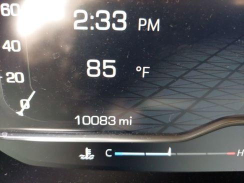 Used 2023 GMC Yukon XL AT4 image 3