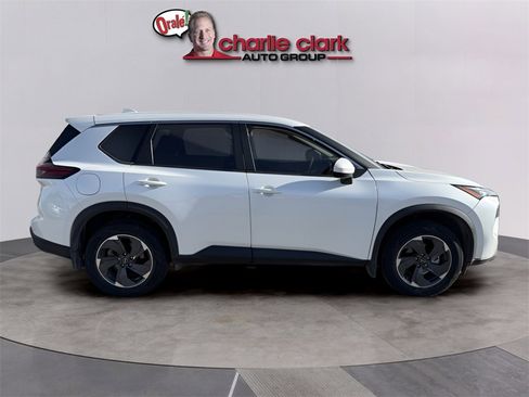 Used 2024 Nissan Rogue SV image 7