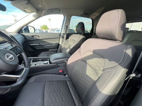 Used 2025 Nissan Pathfinder SV image 36