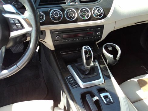 Used 2009 BMW Z4 sDrive35i RWD image 12